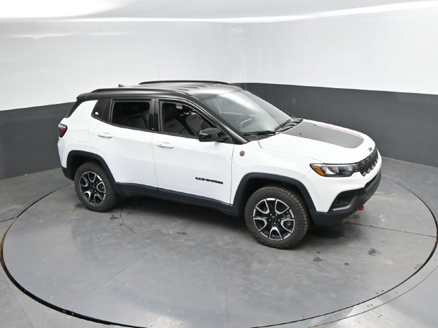Used 2025 Jeep Compass Trailhawk AWD/4WD image 35