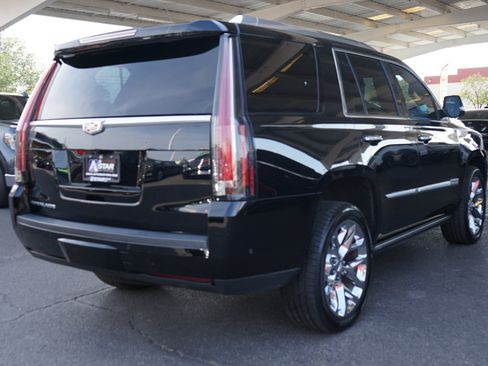Used 2019 Cadillac Escalade Platinum image 3