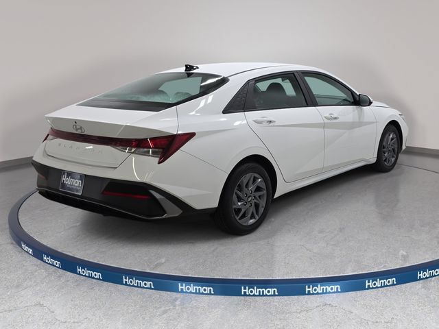 Used 2024 Hyundai Elantra SEL FWD image 6