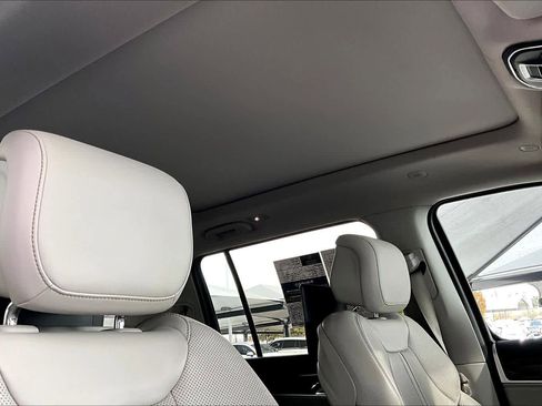 Used 2022 Jeep Wagoneer Series III w/ Premium Group I image 13