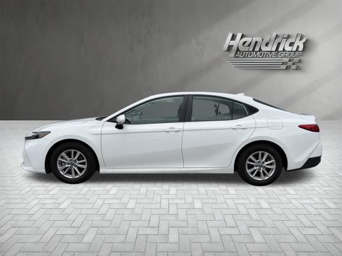 Used 2025 Toyota Camry LE FWD image 5