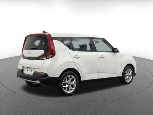 Used 2025 Kia Soul LX w/ LX Technology Package FWD image 10