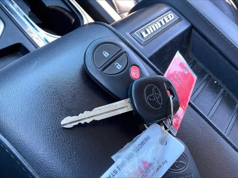 Used 2017 Toyota Tundra Limited image 14