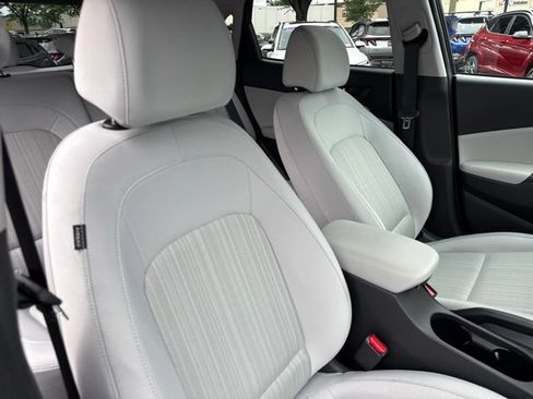 Used 2023 Hyundai Kona SEL AWD/4WD image 24