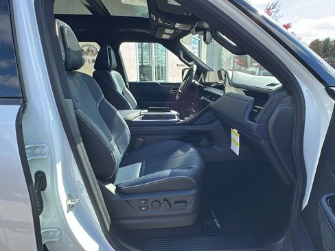 New 2026 INFINITI QX80 4WD image 9