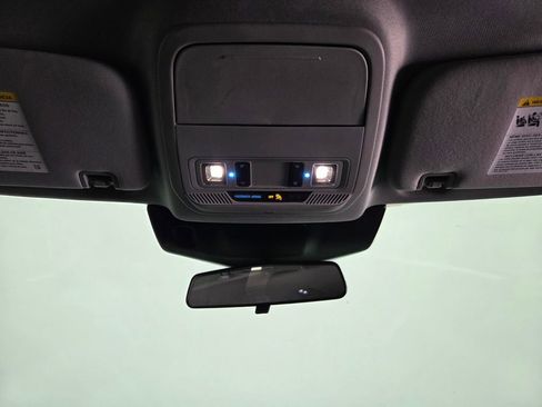 Used 2023 Ford Explorer XLT AWD/4WD image 25