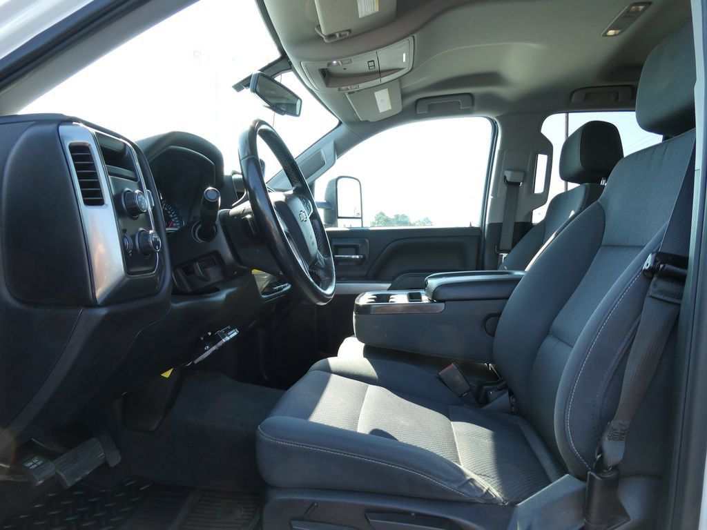 Used 2019 Chevrolet Silverado 1500 LT AWD/4WD image 21