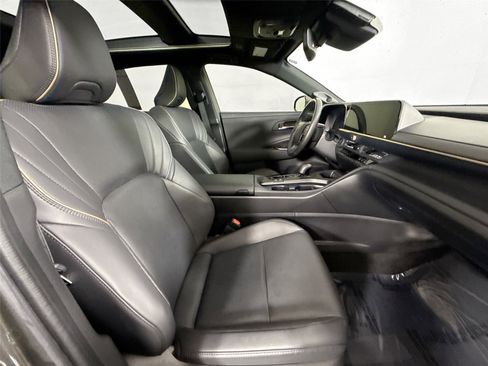 Used 2023 Toyota Crown Limited image 43