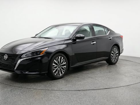Used 2025 Nissan Altima 2.5 SV FWD image 3