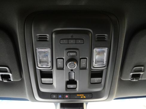 Used 2022 Chevrolet Suburban RST w/ Sport Performance Package AWD/4WD image 17