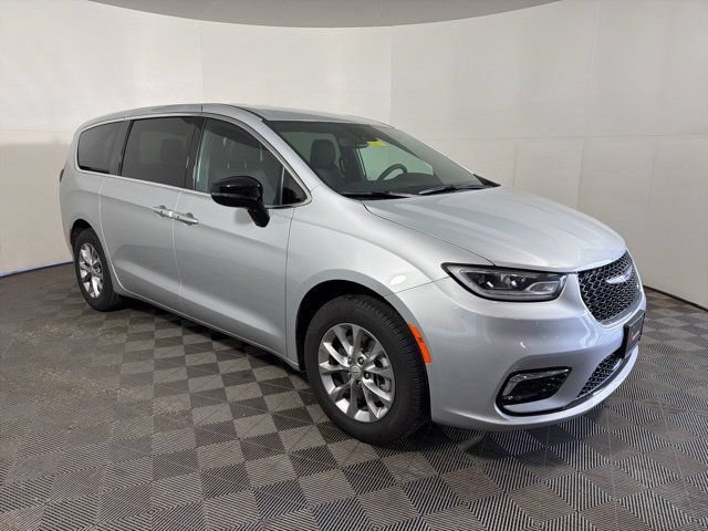 New 2026 Chrysler Pacifica Select AWD/4WD image 1