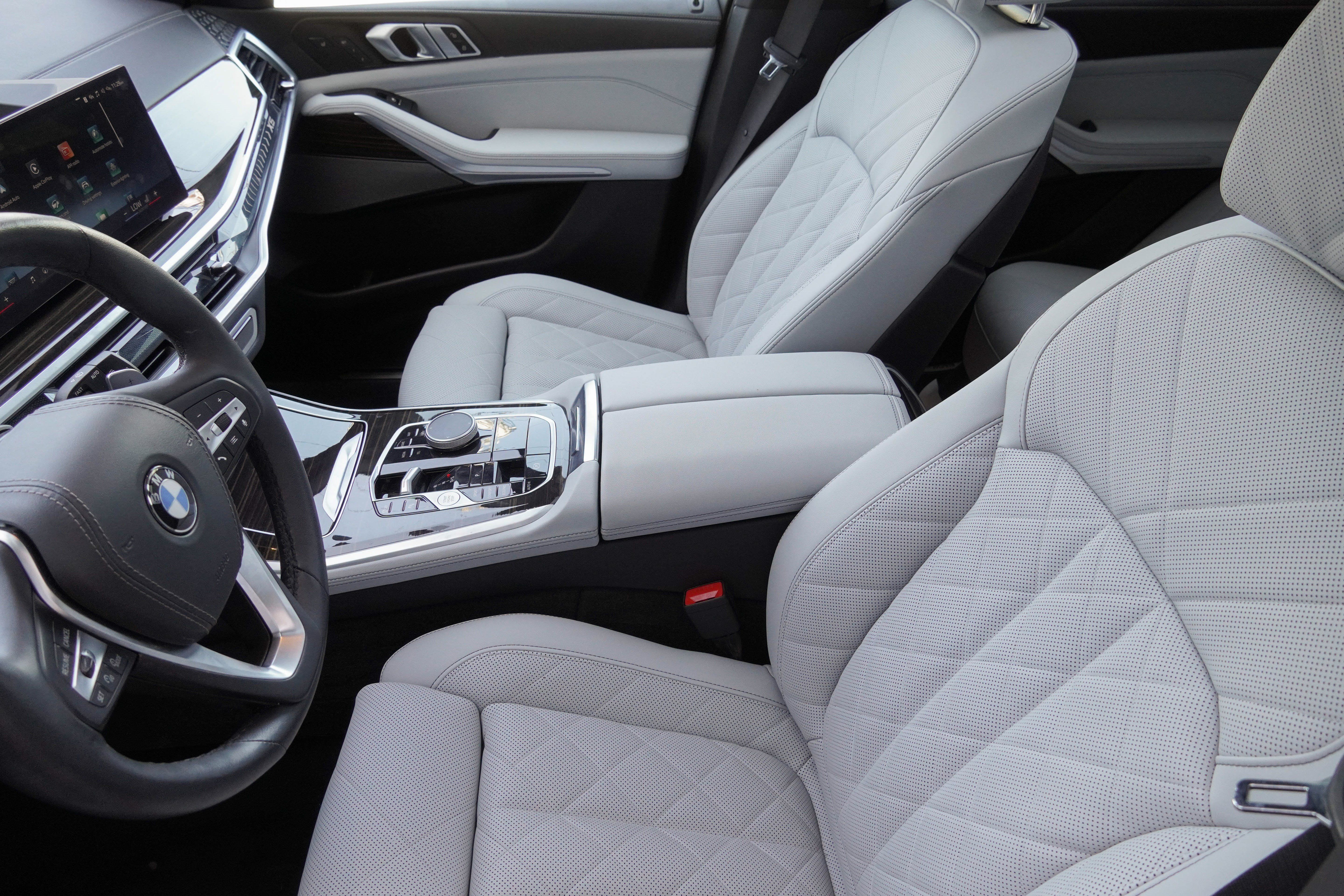 Certified 2025 BMW X5 sDrive40i w/ Climate Comfort Package RWD image 8