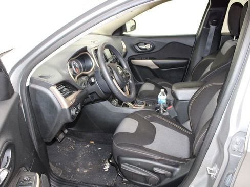 Used 2018 Jeep Cherokee Latitude image 14