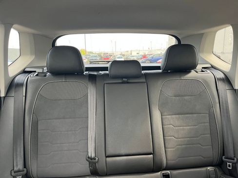 Used 2025 Volkswagen Taos SE image 38