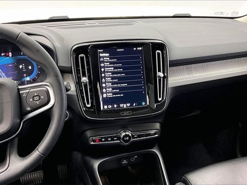Used 2023 Volvo XC40 B5 Ultimate w/ Climate Package image 6