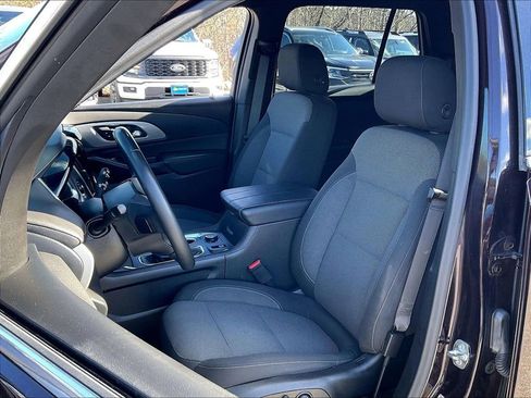 Used 2023 Chevrolet Traverse LT w/ Rear Camera Mirror Package image 9