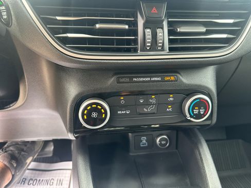 Used 2021 Ford Escape SE image 15