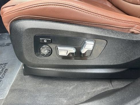 Used 2023 BMW X7 xDrive40i w/ Premium Package AWD/4WD image 30