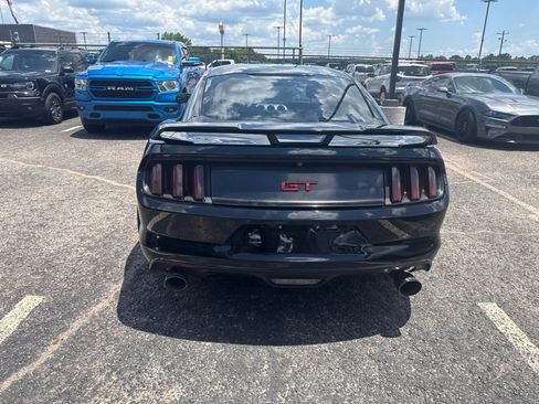 Used 2017 Ford Mustang GT RWD image 6
