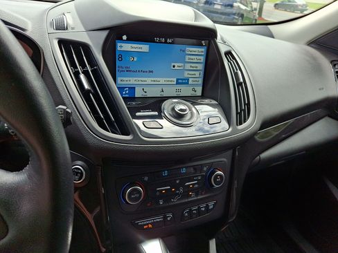 Used 2019 Ford Escape Titanium AWD/4WD image 23