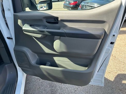 Used 2020 Nissan NV 2500 S image 22