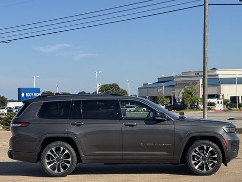 Used 2021 Jeep Grand Cherokee L Overland w/ Luxury Tech Group IV AWD/4WD image 3