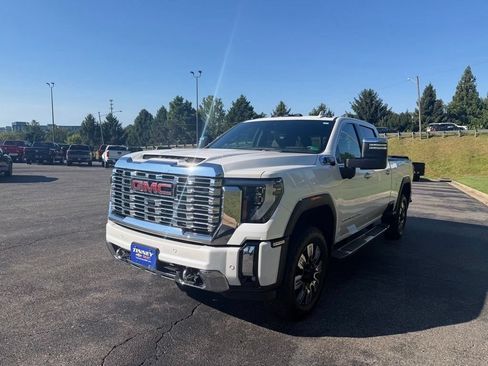 Used 2024 GMC Sierra 2500 Denali w/ Denali Reserve Package AWD/4WD image 3