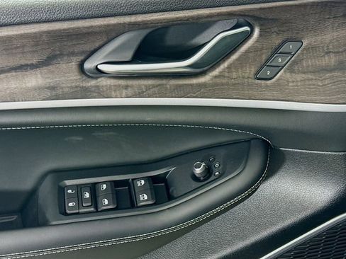 New 2026 Jeep Grand Cherokee Limited AWD/4WD image 18