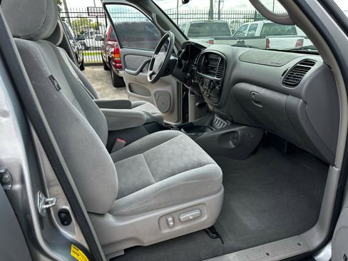 Used 2005 Toyota Sequoia SR5 image 17