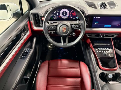 Certified 2024 Porsche Cayenne AWD/4WD image 17