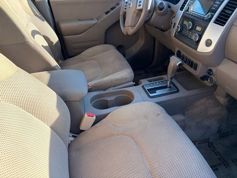 Used 2017 Nissan Frontier SV w/ SV Value Truck Package RWD image 12