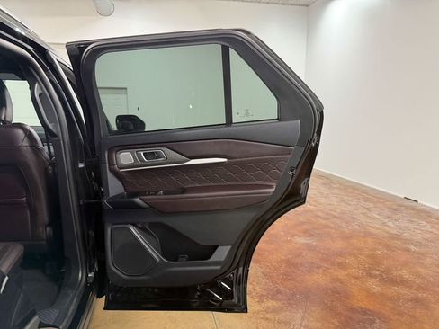 Used 2025 Ford Explorer Platinum w/ LUX Leather Package AWD/4WD image 64