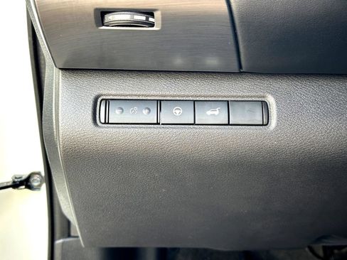 Used 2024 Nissan Pathfinder SL w/ SL Premium Package FWD image 18