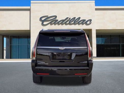Used 2020 Cadillac Escalade ESV Platinum image 4