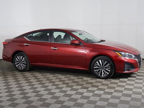 Used 2023 Nissan Altima 2.5 SV image 11