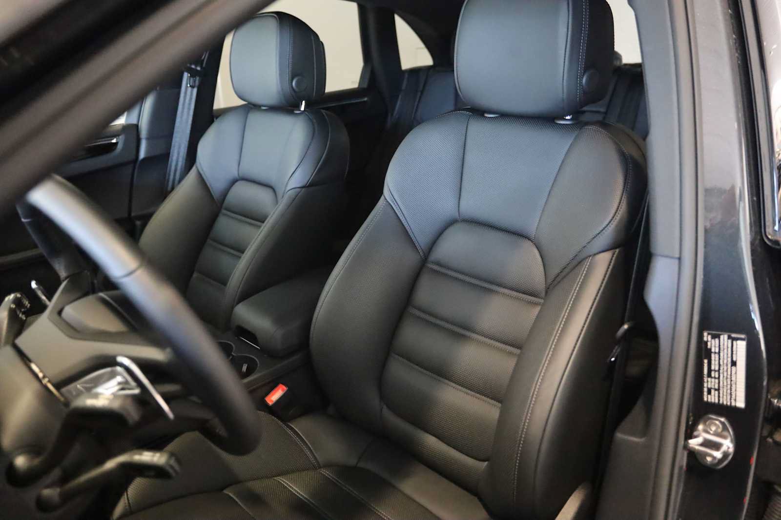Used 2026 Porsche Macan AWD/4WD image 5
