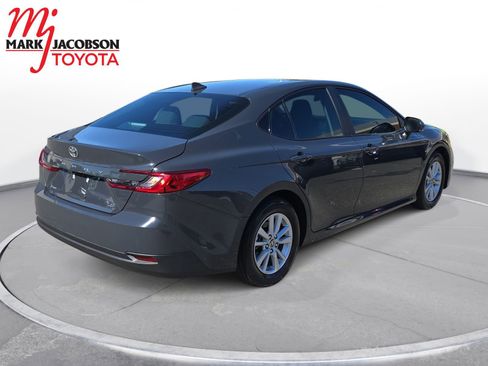 Used 2025 Toyota Camry LE w/ Convenience Package FWD image 5