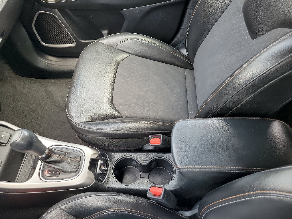 Used 2018 Jeep Compass Latitude FWD image 22