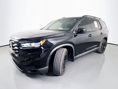 Used 2025 Honda Pilot Black Edition image 3