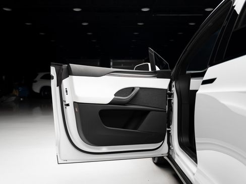 Used 2023 Tesla Model X Plaid image 48