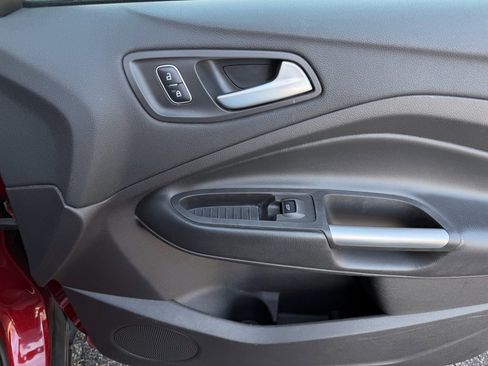 Used 2017 Ford Escape SE image 33