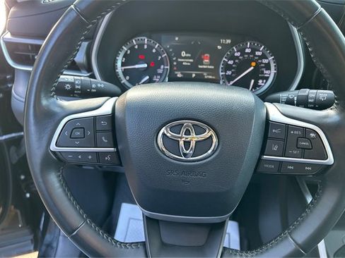 Used 2022 Toyota Highlander XLE image 15