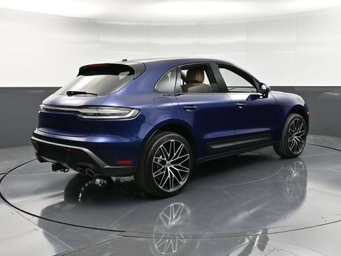 Certified 2026 Porsche Macan AWD/4WD image 8