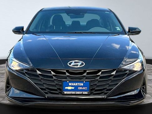 Used 2021 Hyundai Elantra SE FWD image 3
