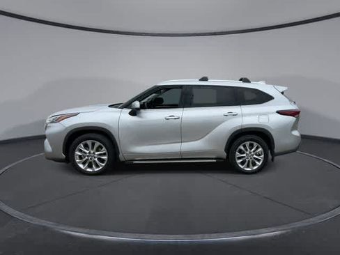 Used 2024 Toyota Highlander Limited AWD/4WD image 5