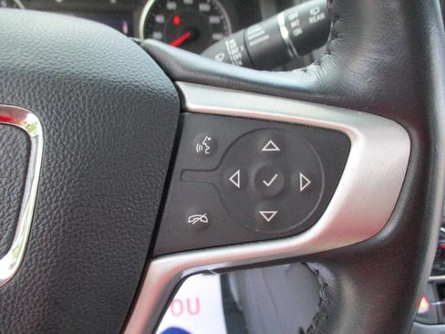 Used 2020 GMC Acadia SLE image 12