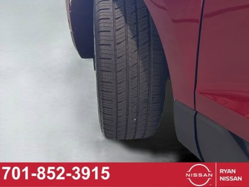 Used 2019 Ford Edge Titanium w/ Equipment Group 301A AWD/4WD image 24