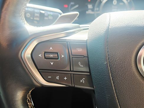 Used 2022 Lexus LX 600 4WD w/ Accessory Package (Z1) image 12