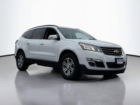 Used 2017 Chevrolet Traverse LT image 1