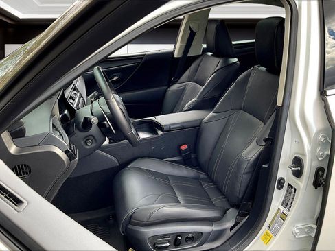 Used 2025 Lexus ES 300h w/ Luxury Package image 27